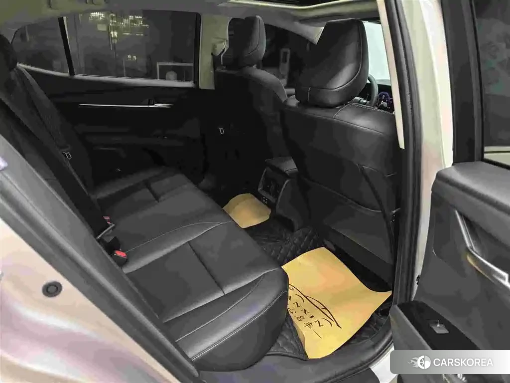 Toyota Camry 2025 Champagne/brown из Китая, фото 3