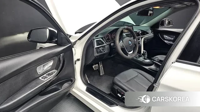 BMW 3 Series (F30) 2018 Белый из Кореи, фото 3