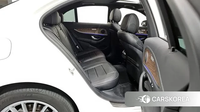 Mercedes-Benz E-Class W213 2023 Белый из Кореи, фото 3