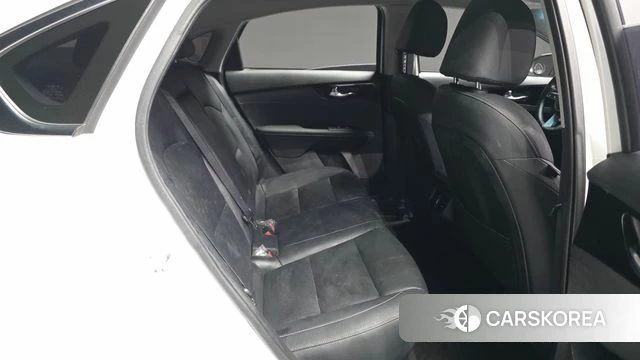 Kia The New K3 2nd generation 2022 Белый из Кореи, фото 3