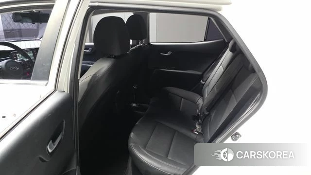 Kia Stonic 2018 Белый из Кореи, фото 3