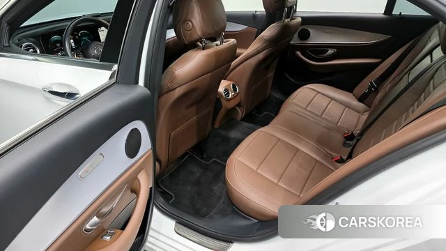 Mercedes-Benz E-Class W213 2021 Белый из Кореи, фото 3