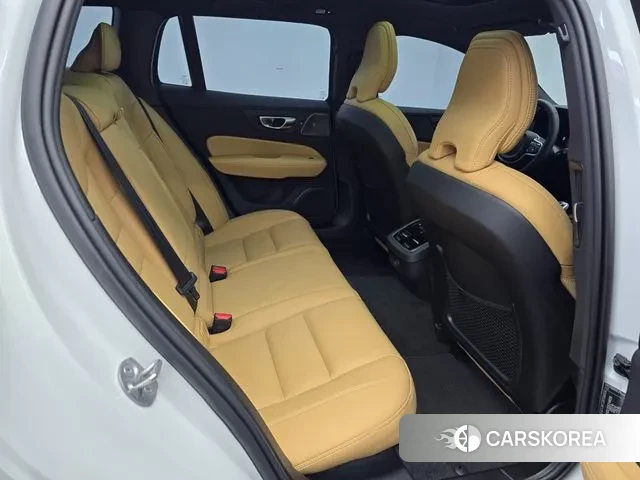 Volvo V60 Cross-Country 2nd Generation 2022 Белый из Кореи, фото 3