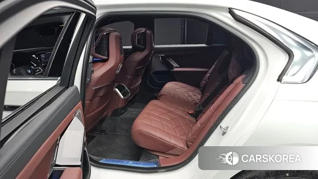 BMW 7 Series (G70) 2025 Белый из Кореи, фото 3