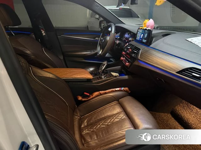 BMW 5 Series (G30) 2018 Белый из Кореи, фото 3