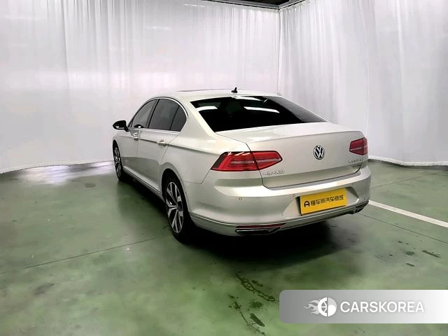 Volkswagen Magotan 2018 Желтый из Китая, фото 3