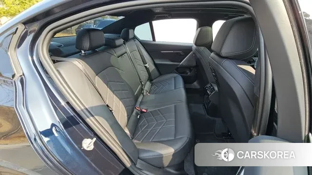 BMW 5 Series (G60) 2024 Черный из Кореи, фото 3