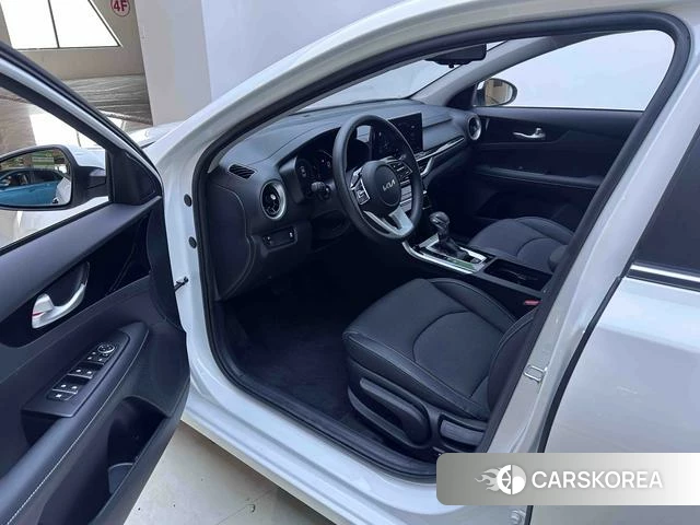 Kia K3 2022 Белый из Китая, фото 3