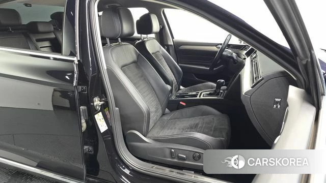 Volkswagen Passat GT (B8) 2021 Черный из Кореи, фото 3