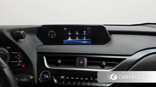 Lexus UX250h 2021 Белый из Кореи, фото 3