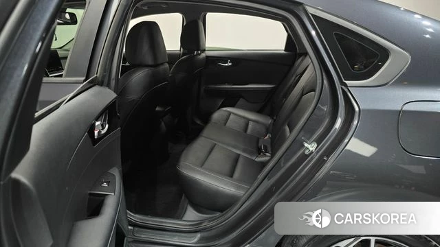 Kia The New K3 2nd generation 2023 Серый из Кореи, фото 3