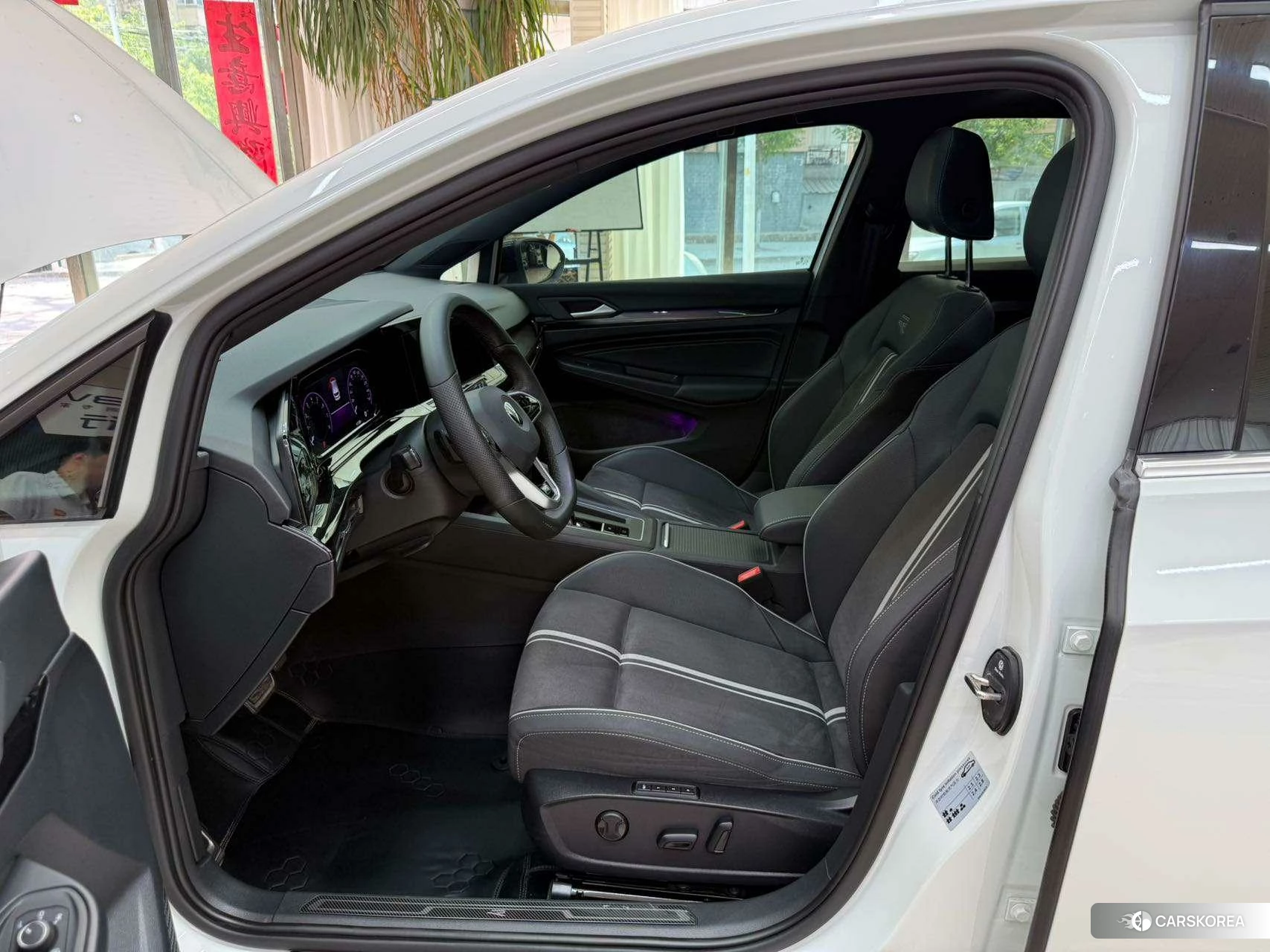 Volkswagen Golf 2023 Белый из Китая, фото 3