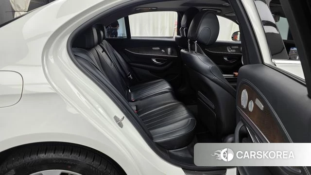 Mercedes-Benz E-Class W213 2018 Белый из Кореи, фото 3