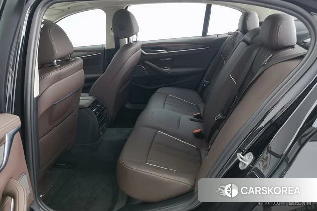 BMW 5 series 2022 Черный из Китая, фото 3