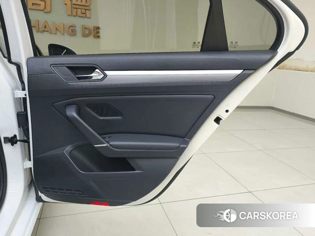 Volkswagen Lingdu 2021 Белый из Китая, фото 3