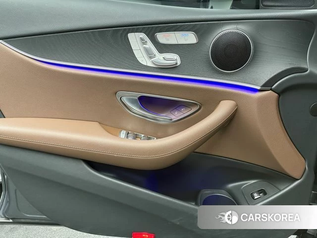 Mercedes-Benz E-Class W213 2022 Серый из Кореи, фото 3