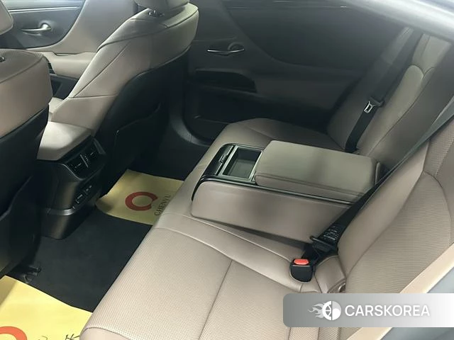 Lexus ES 2022 Серебристо-серый из Китая, фото 3