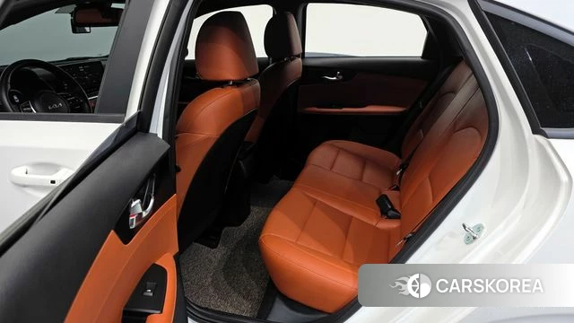 Kia The New K3 2nd generation 2023 Белый из Кореи, фото 3