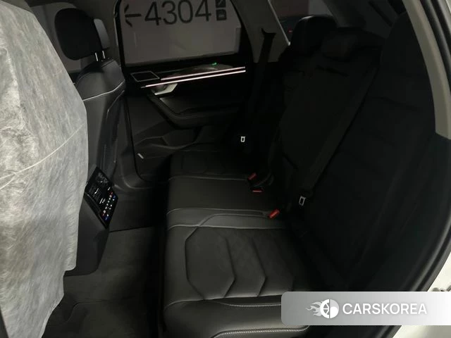 Volkswagen Touareg 3rd generation 2026 Белый из Кореи, фото 3