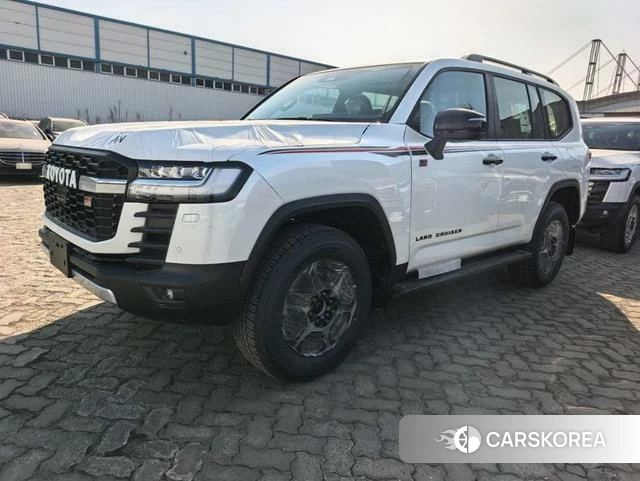 Toyota Land Cruiser (imported) 2026 Белый из Китая, фото 3