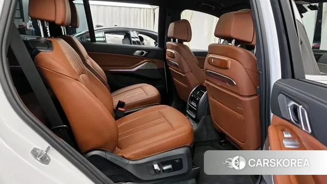 BMW X7 (G07) 2024 Белый из Кореи, фото 3