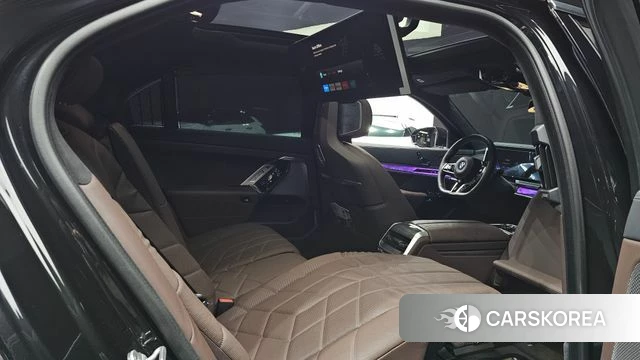 BMW 7 Series (G70) 2023 Черный из Кореи, фото 3