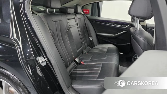 BMW 5 Series (G30) 2018 Черный из Кореи, фото 3