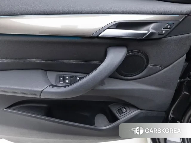 BMW X1 (F48) 2021 Черный из Кореи, фото 3