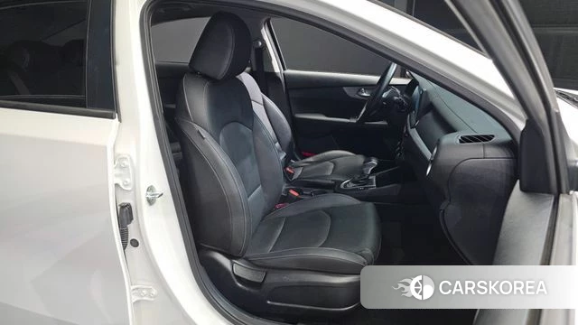 Kia The New K3 2nd generation 2022 Белый из Кореи, фото 3