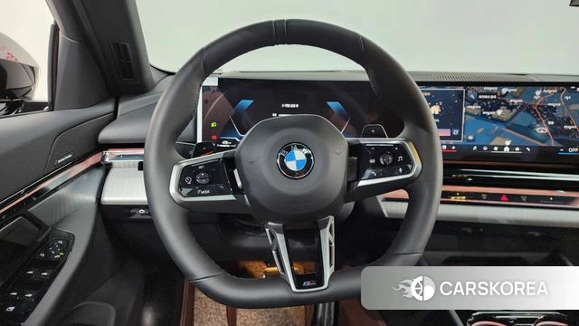 BMW 5 Series (G60) 2025 Черный из Кореи, фото 3
