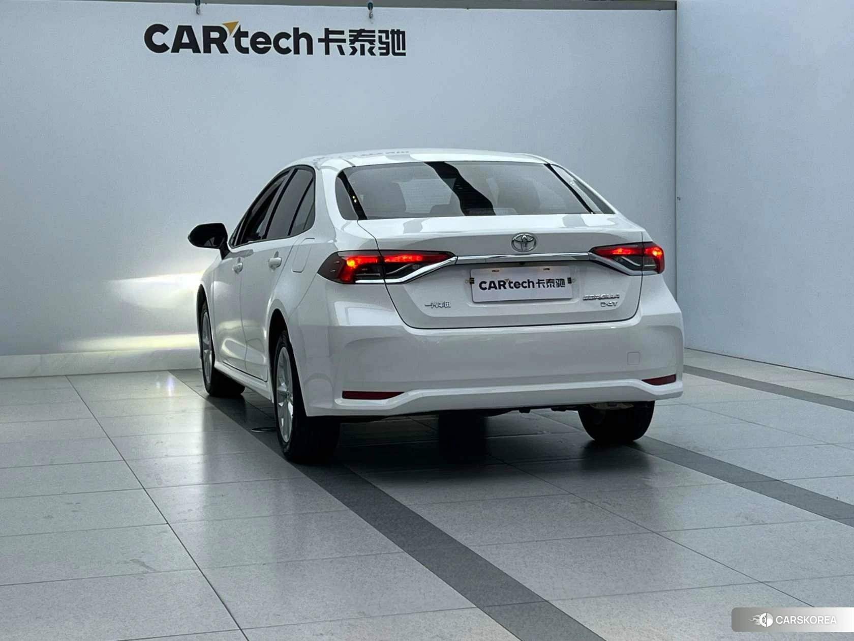 Toyota Corolla 2021 Белый из Китая, фото 3