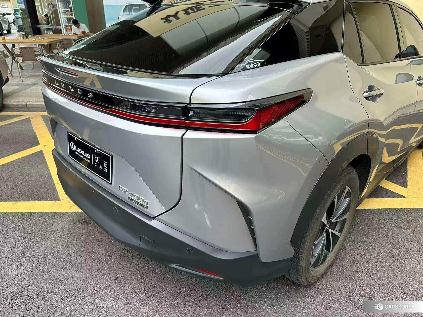 Lexus RZ 2023 Серебристо-серый из Китая, фото 3