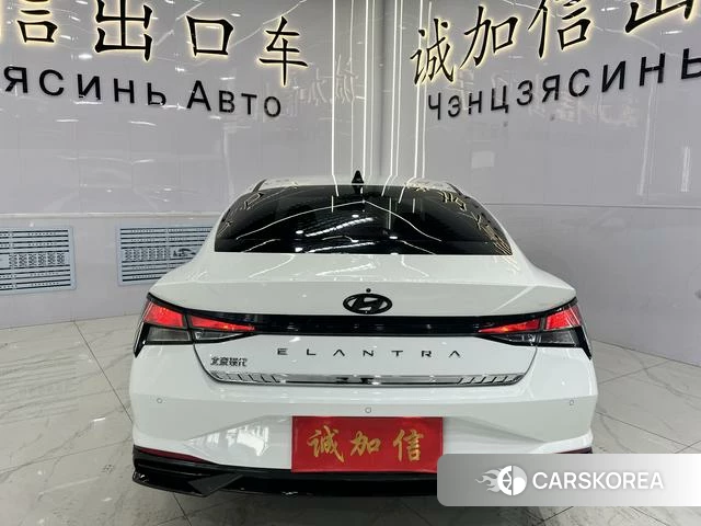 Hyundai Elantra 2023 Белый из Китая, фото 3