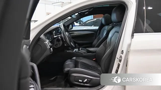 BMW 5 Series (G30) 2018 Белый из Кореи, фото 3