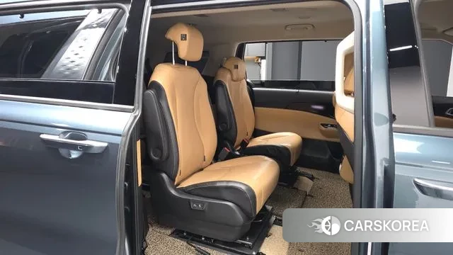 Kia Carnival 4th generation 2021 Светло-серебряный цвет из Кореи, фото 3