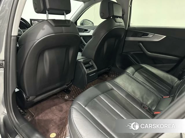 Audi A4L 2022 Темно-серый из Китая, фото 3