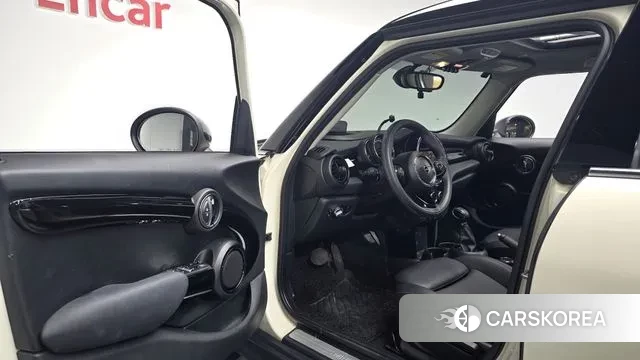 Mini Cooper 2019 Жемчужный цвет из Кореи, фото 3