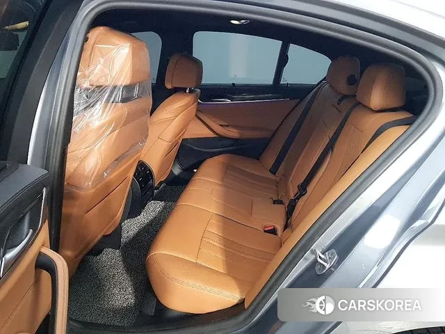 BMW 5 Series (G30) 2022 Серебристо-серый из Кореи, фото 3