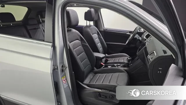 Volkswagen Tiguan second Generation 2022 Серебряный из Кореи, фото 3