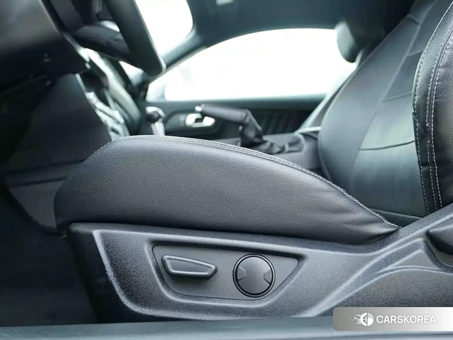 Ford Mustang 2021 Silver/gray из Китая, фото 3