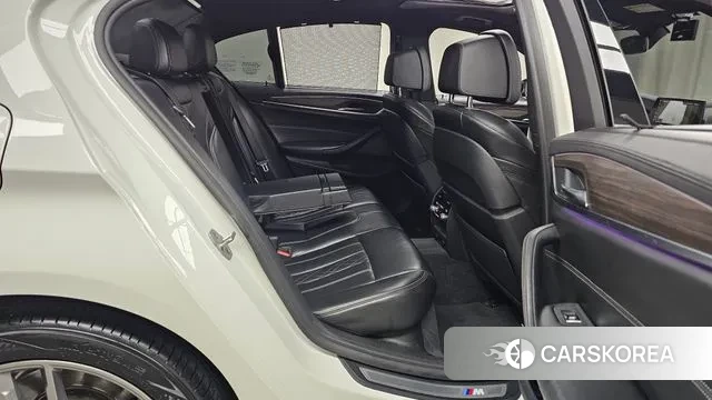 BMW 5 Series (G30) 2018 Белый из Кореи, фото 3