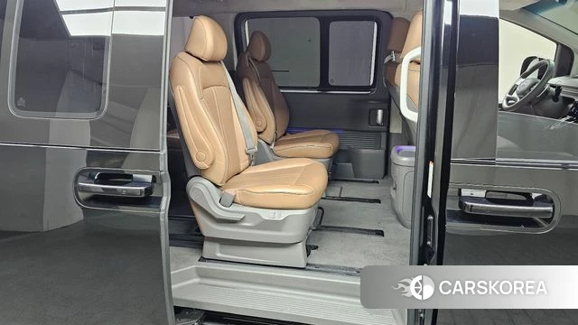 Hyundai Staria 2023 Черный из Кореи, фото 3