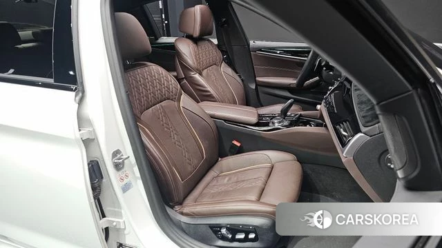 BMW 5 Series (G30) 2023 Белый из Кореи, фото 3