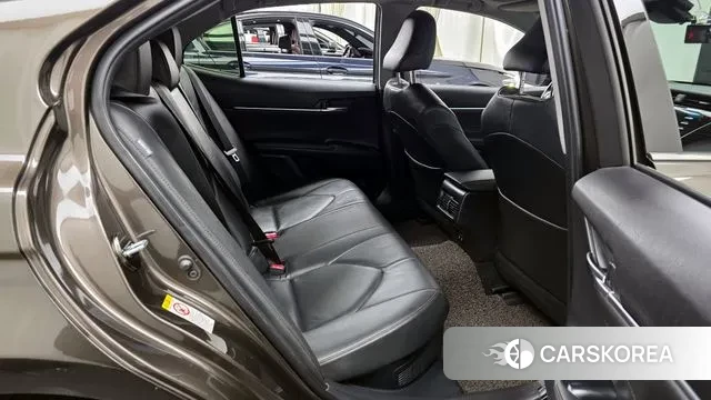 Toyota Camry (XV70) 2018 Серый из Кореи, фото 3