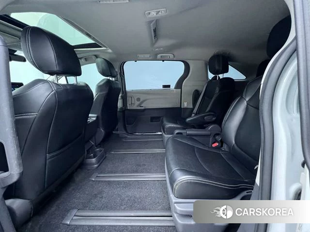 Toyota Saina 2023 Белый из Китая, фото 3