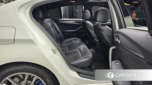 BMW 5 Series (G30) 2018 Белый из Кореи, фото 3