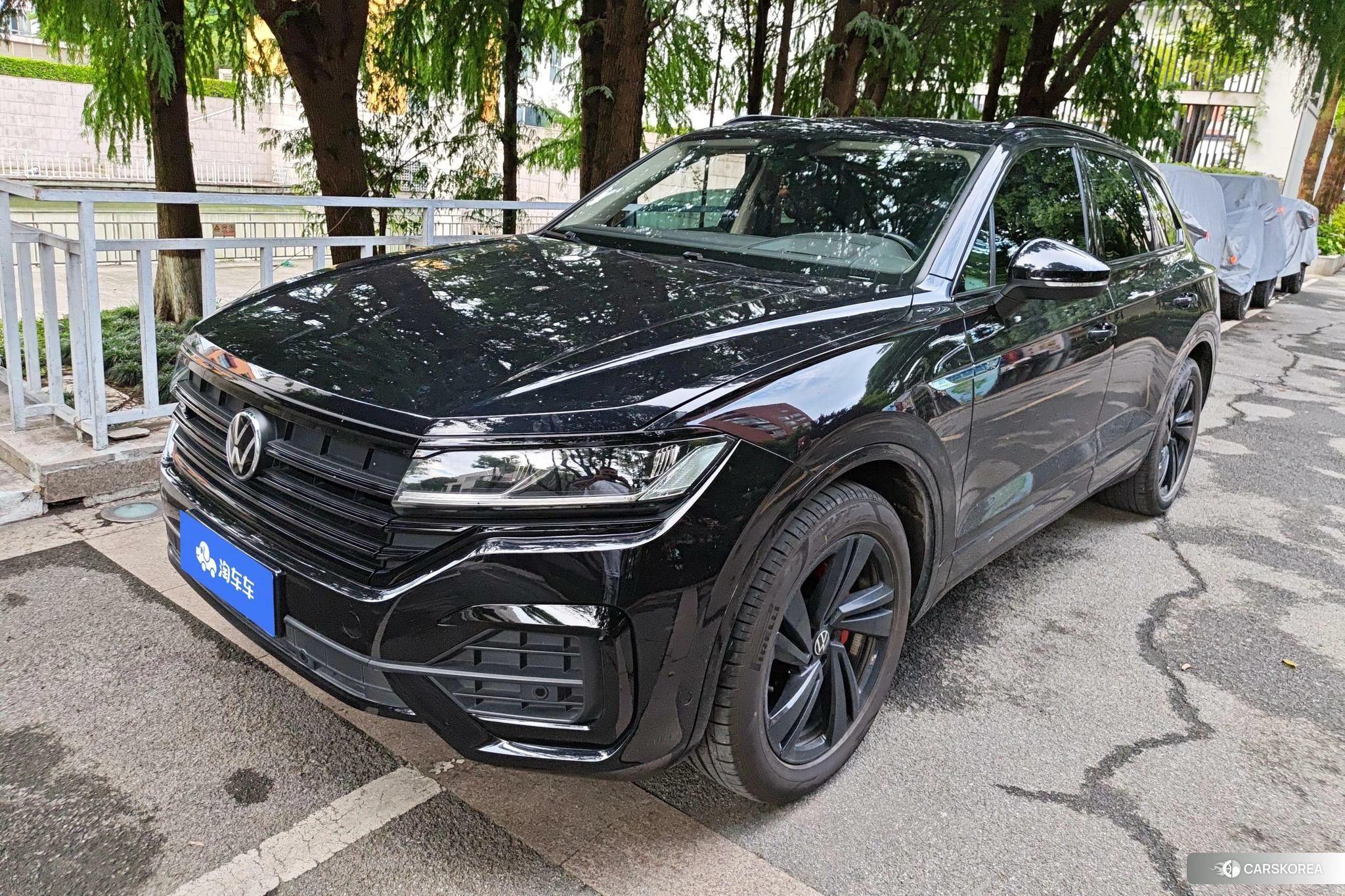 Volkswagen Touareg 2022 Черный из Китая, фото 3