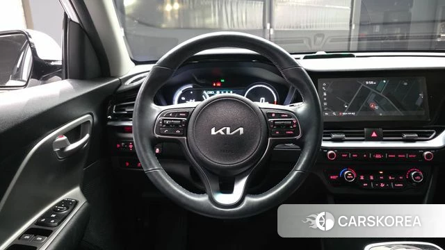 Kia Niro Plus 2023 Белый из Кореи, фото 3
