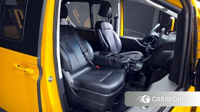 Hyundai Staria 2022 Желтый из Кореи, фото 3