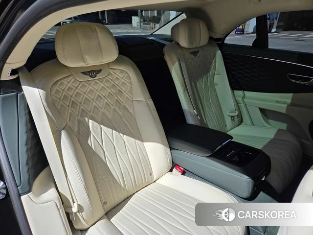 Bentley Flying Spur 3rd Generation 2021 Темно-зеленый из Кореи, фото 3
